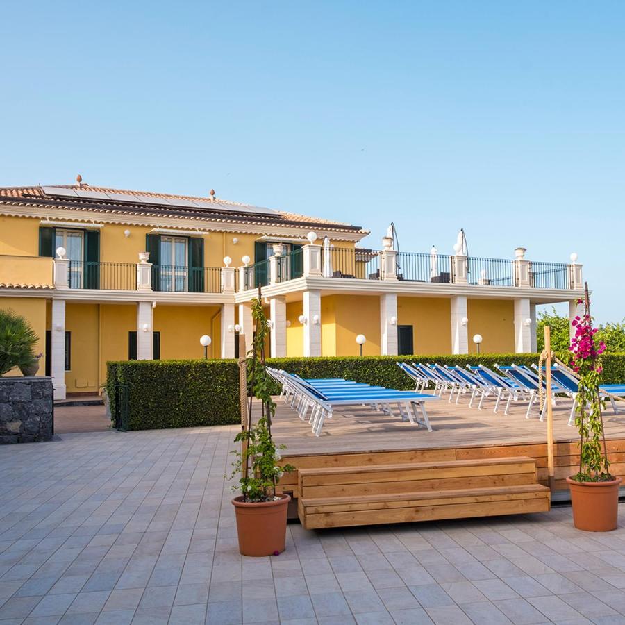 Zahra Agriturismo Ачиреале Екстериор снимка