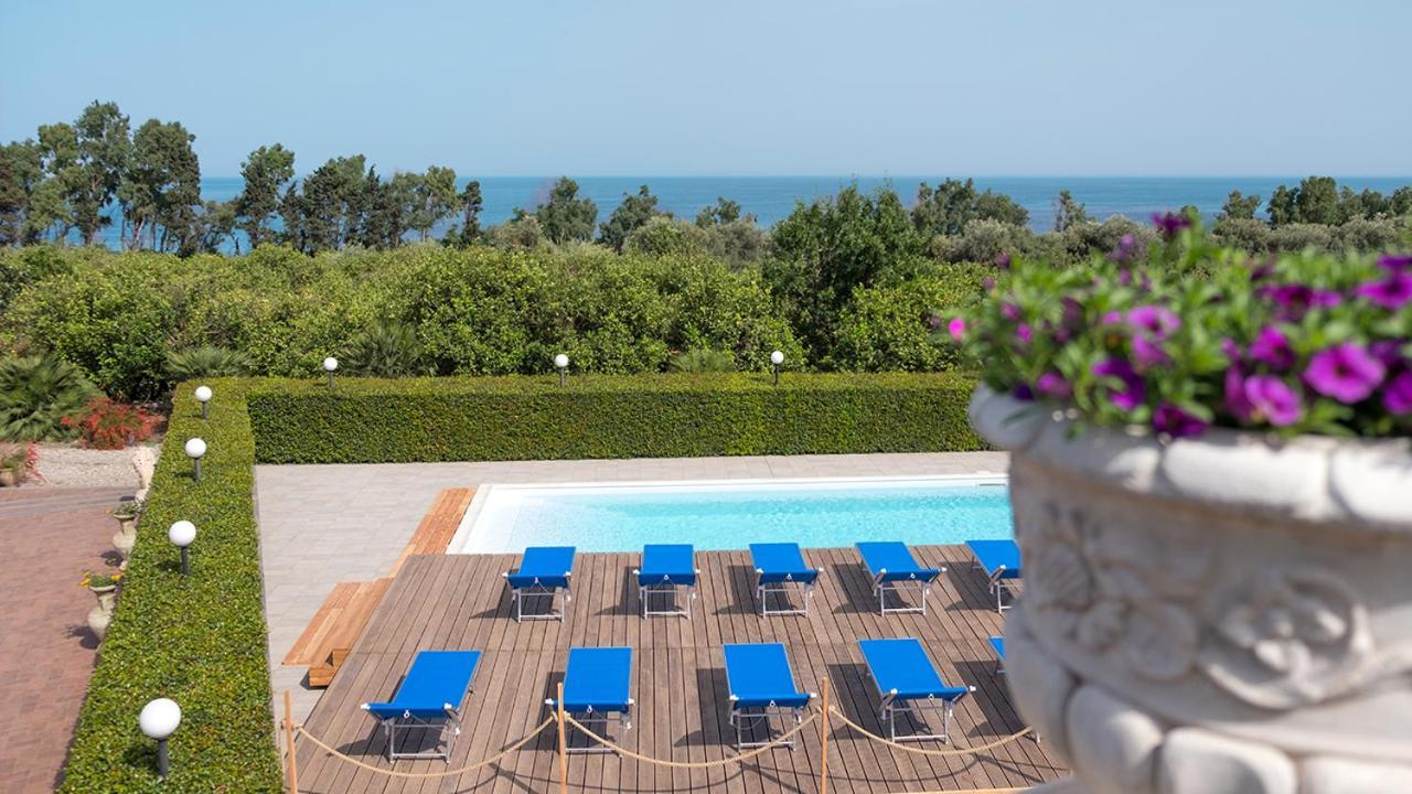 Zahra Agriturismo Ачиреале Екстериор снимка