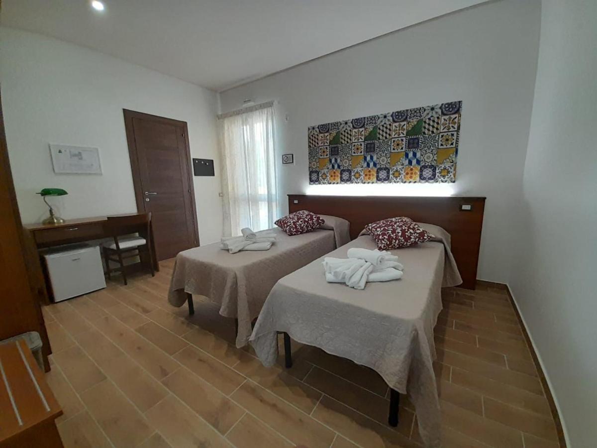 Zahra Agriturismo Ачиреале Екстериор снимка